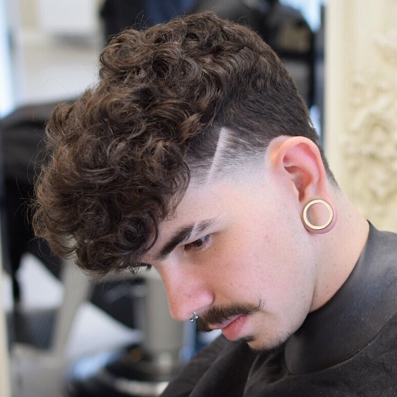 Latest Men's Hairstyles 2018 - Mens Hairstyle Swag